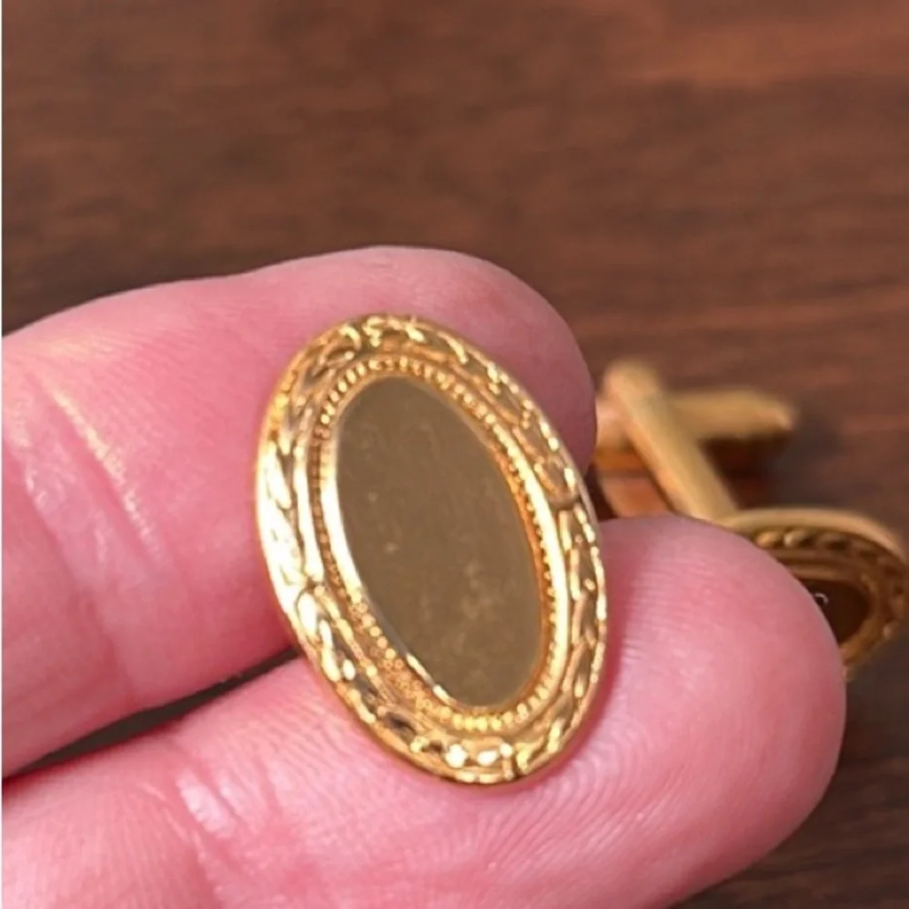 Vintage decorative‎ edging oval gold tone cuff links